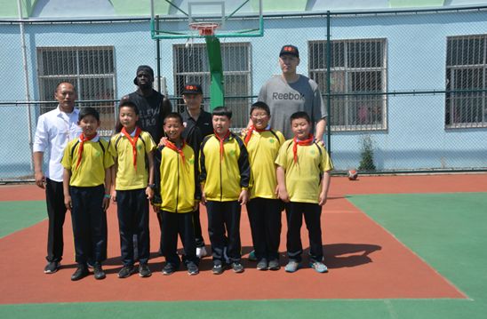  校园篮球推广活动如火如荼开展