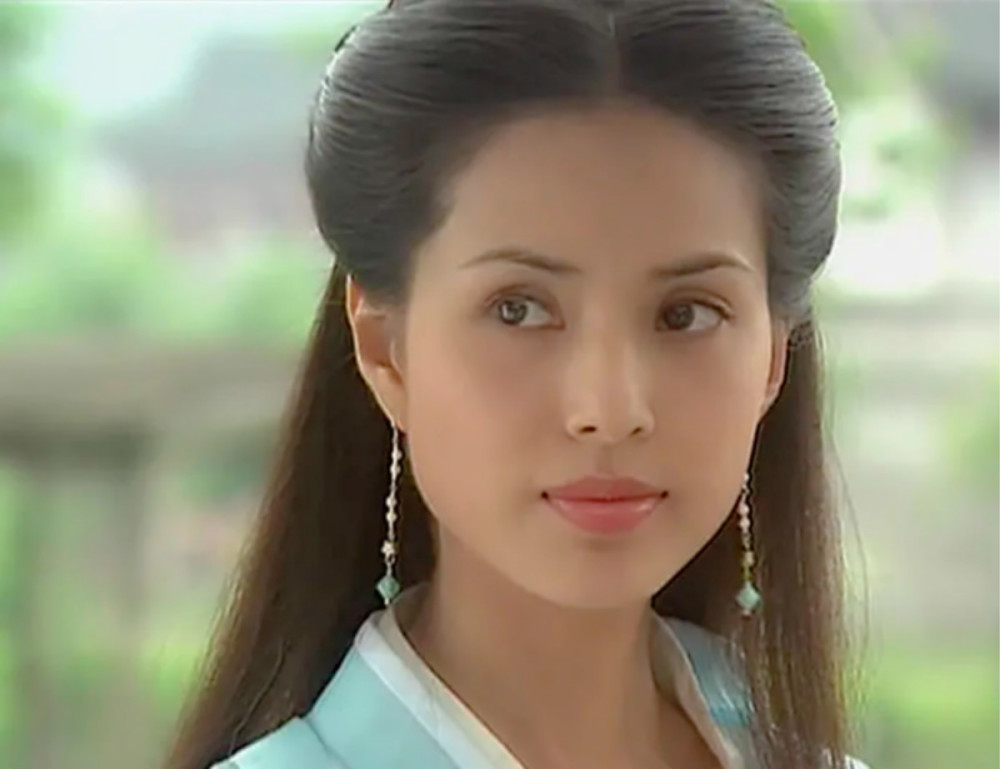  电竞女将巾帼不让须眉勇夺冠军