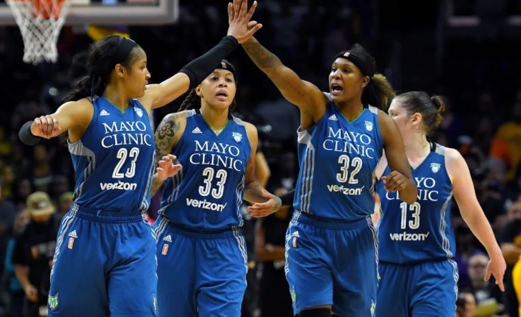  友谊赛演绎攻守大战，双方奉献精彩对攻