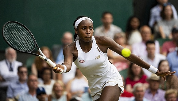  高芙青春风暴席卷赛场横扫前辈名将