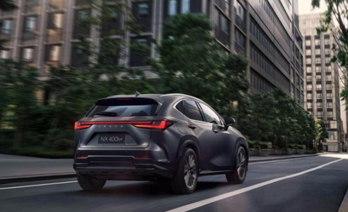  新型碳纤维球拍发布，科技赋能提升击球旋转速度  